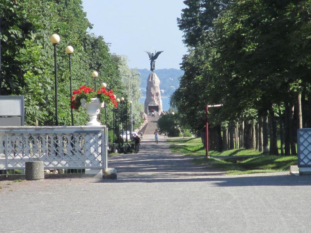 1 Bedroom Apartment Near Kadriorg Swan Pond Талин Екстериор снимка